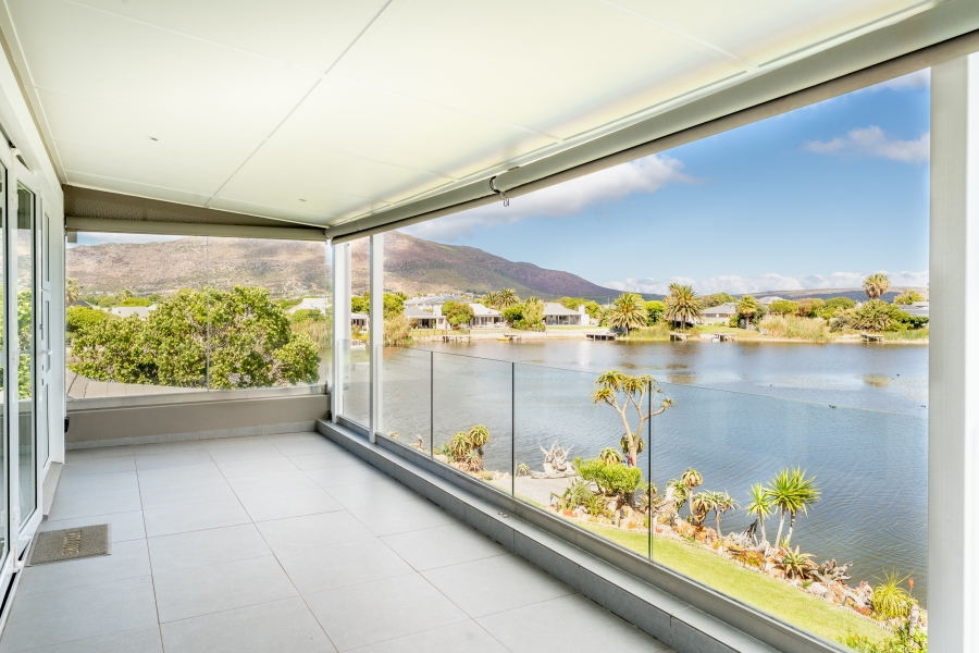 3 Bedroom Property for Sale in Lake Michelle Western Cape